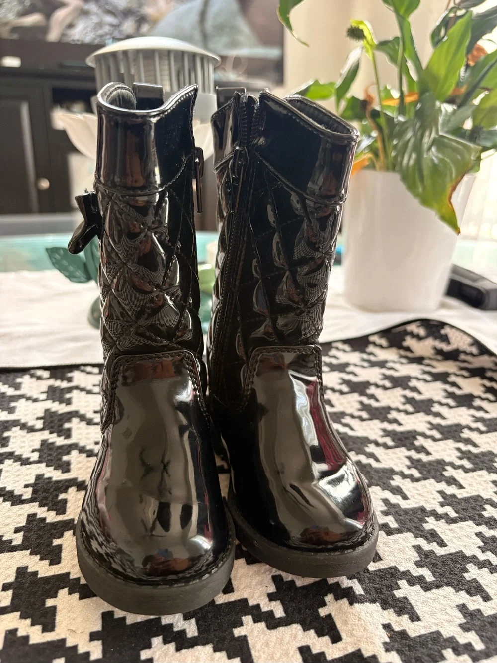 Mini V by Very Toddler Girls Black Patent Quilted Boots